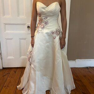 AMAZING SPRING Maggie Sottero Wedding Gown Ivory Strapless dress vintage beaded